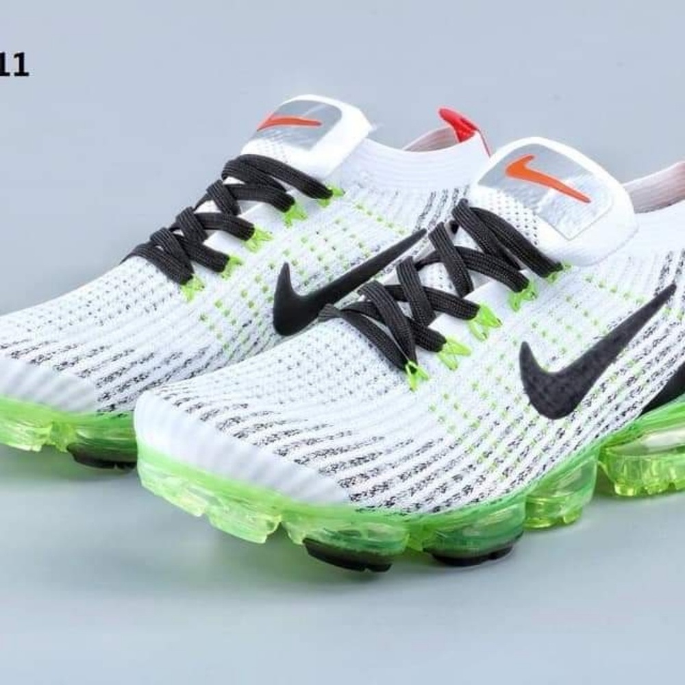 NIKE AIR VAPORMAX